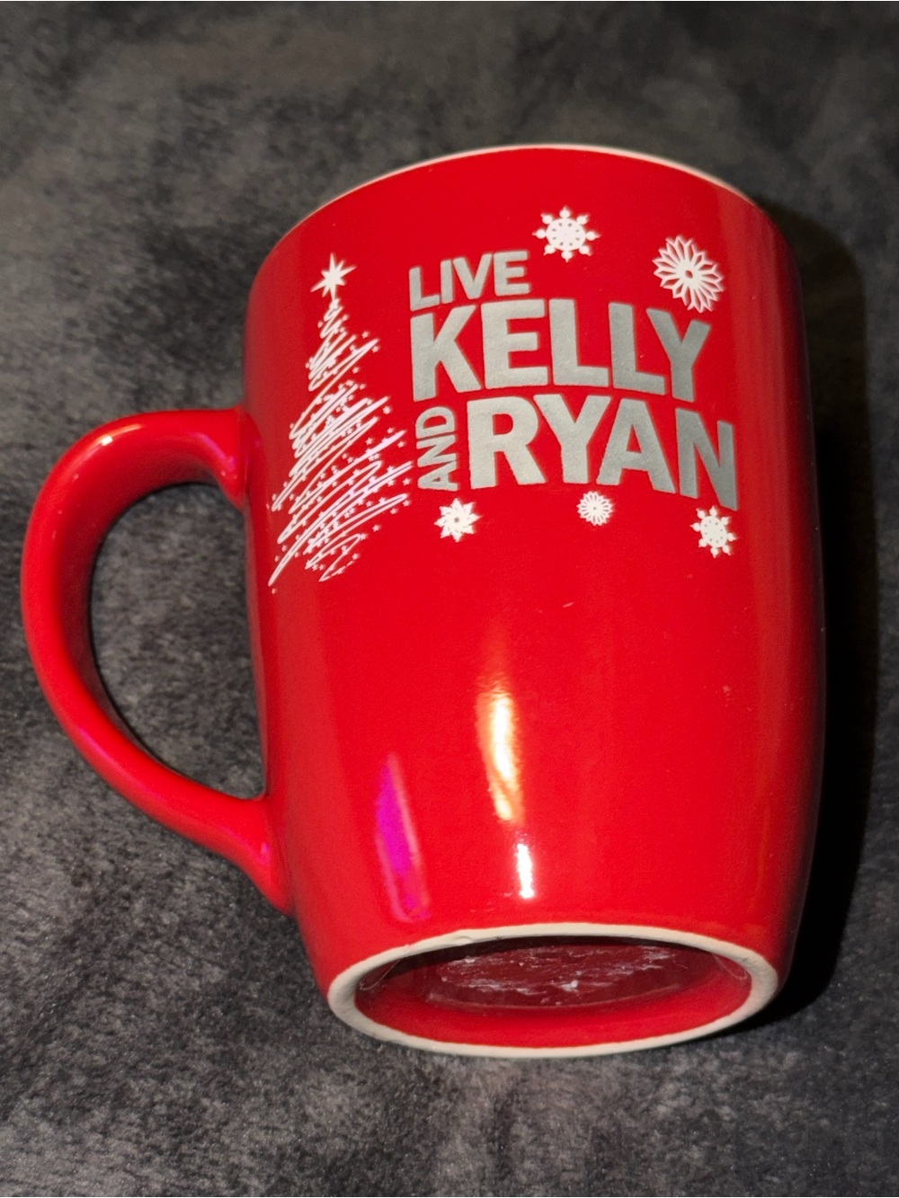 Live Kelly Ryan Daytime TV Show Christmas Holiday Coffee Tea Mug Used Pre Owned.